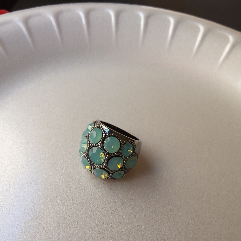 Ring green stones size 7 silver tone.